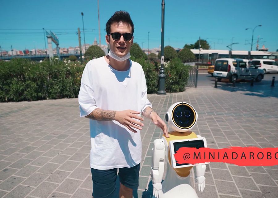 TÜRKİYE'NİN İLK ROBOTUNU SOKAKTA TEST ETTİK!